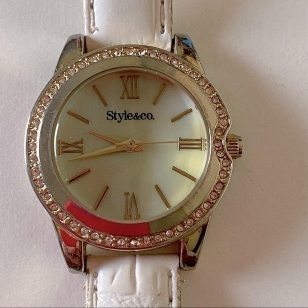 Style & Co Gold Diamond and White Leather Round Face Watch EUC